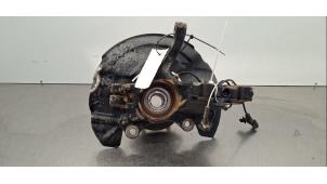 Gebruikte Fusee links-voor Ford Puma Prijs € 163,35 Inclusief btw aangeboden door Autohandel Didier