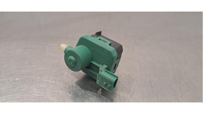 Moteur phare Opel Vivaro