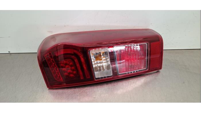 Feu arrière droit Isuzu D-MAX