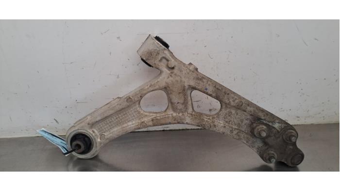 Bras de suspension avant gauche Toyota Pro-Ace City