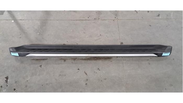 Marchepied gauche Isuzu D-MAX