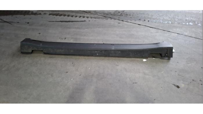 Marche-pied (list de couverture) gauche Kia Sportage