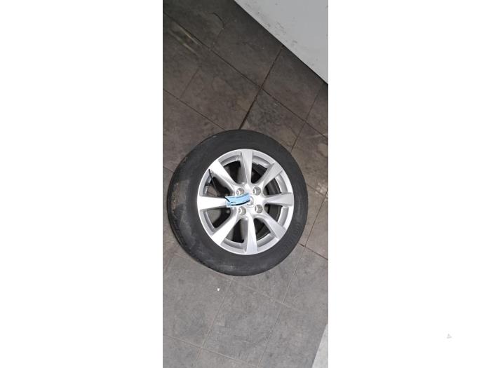 Llanta y neumático Opel Corsa