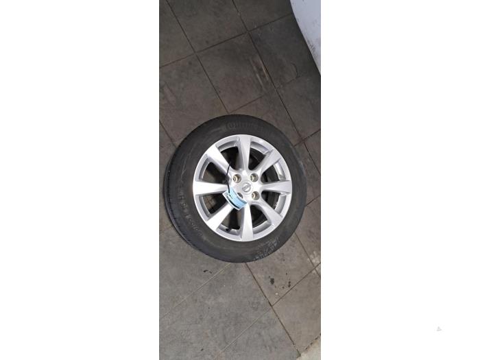 Llanta y neumático Opel Corsa