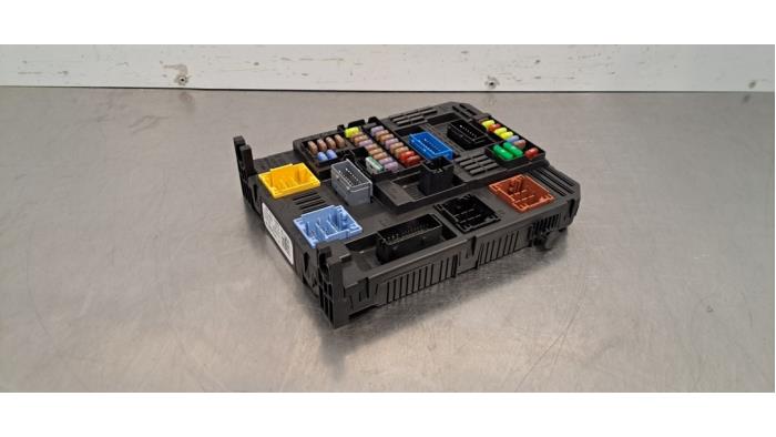 Boîte à fusibles Opel Crossland X