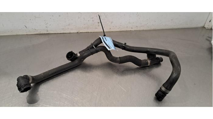 Tuyau radiateur Mercedes EQB