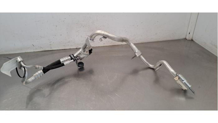 Tuyau clim Mercedes EQB