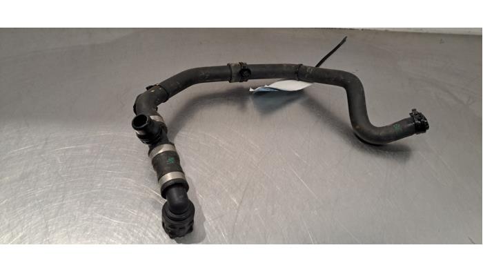 Tuyau radiateur Mercedes EQB