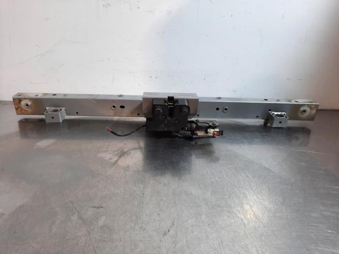 Plaque de serrure avant MG Marvel R