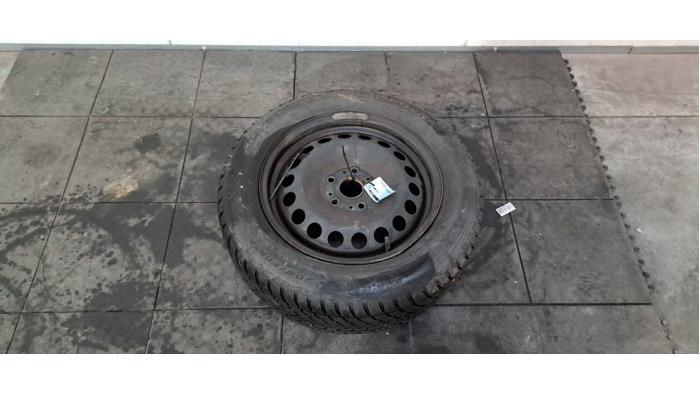 Jante + pneu d'hiver Volkswagen Caddy
