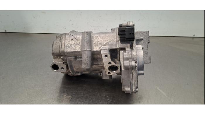 Pompe clim Renault Clio