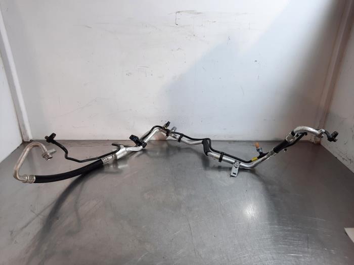 Tuyau clim Peugeot 208