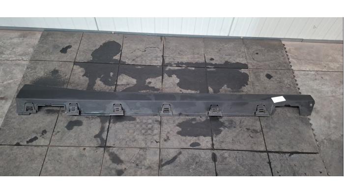 Marche-pied (list de couverture) droite Citroen C3