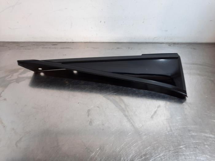 Vitre triangulaire arrière droite Peugeot 408