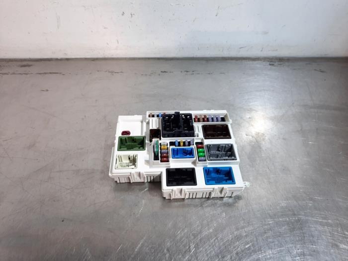 Boîte à fusibles Peugeot 408