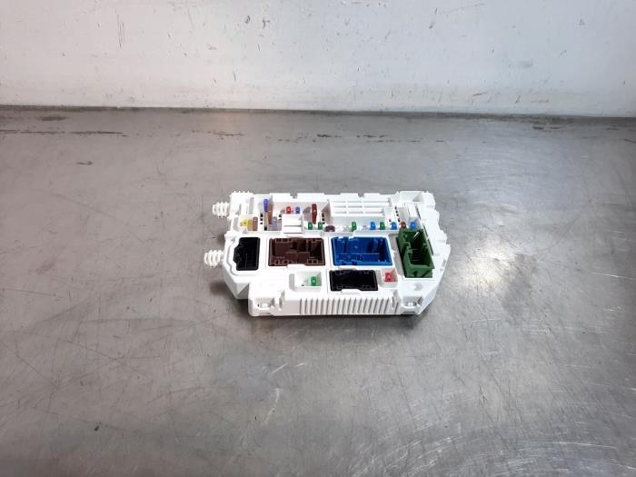 Boîte à fusibles Peugeot 408