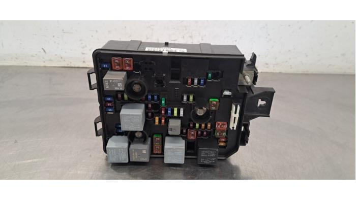 Boîte à fusibles Opel Mokka