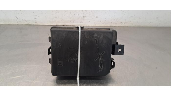 Boîte à fusibles Opel Mokka