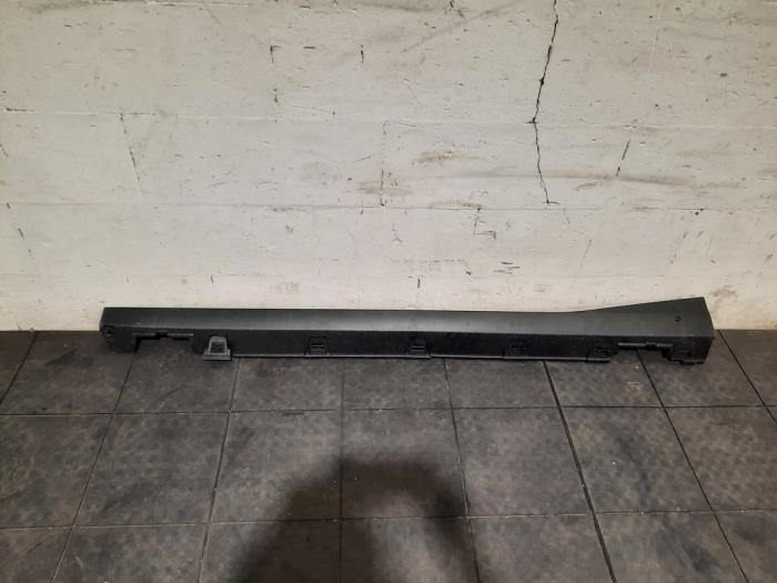 Marche-pied (list de couverture) gauche Citroen E-C3