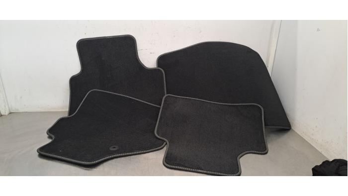 Kit tapis Peugeot 5008
