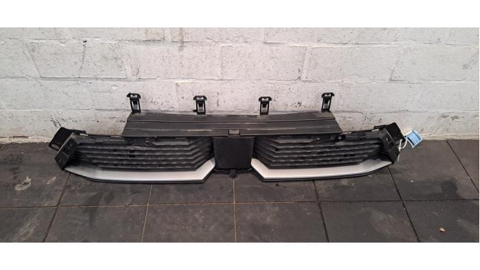 Calandre Peugeot 5008