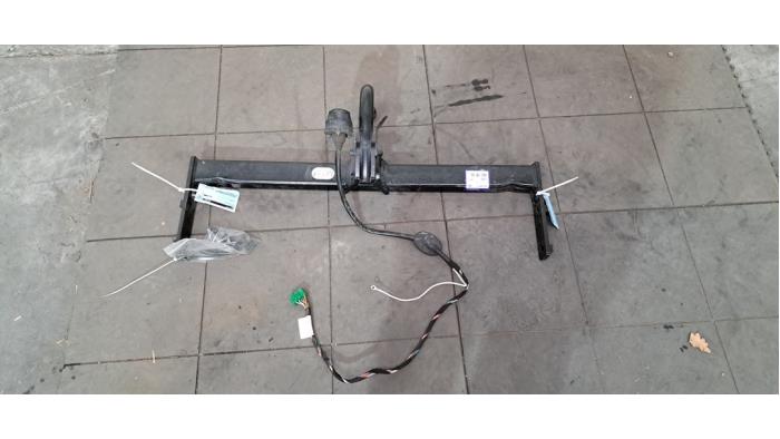 Crochet d'attelage Volvo V40