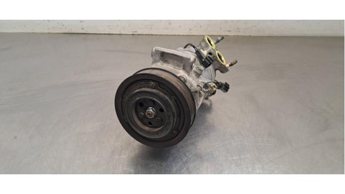 Pompe clim Volvo V40