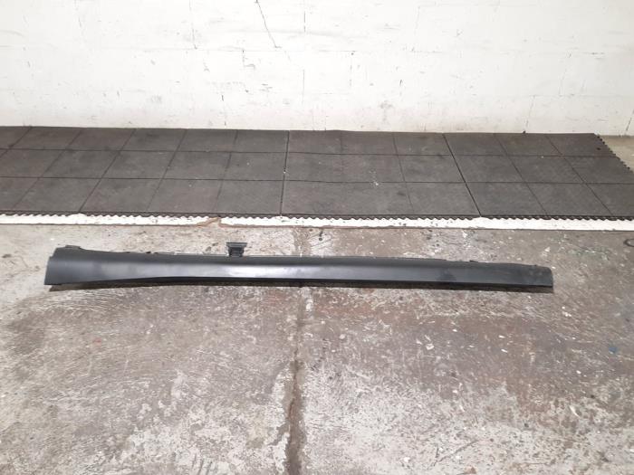 Jupe gauche Citroen E-C3