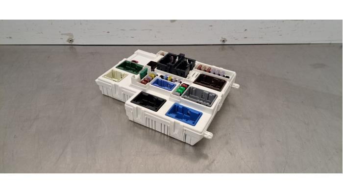 Boîte à fusibles Peugeot 308