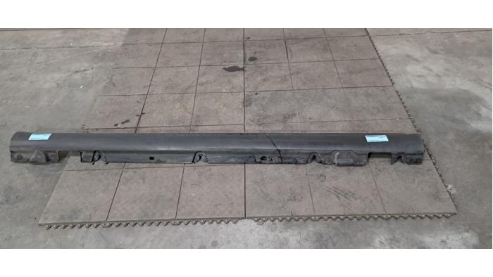 Marche-pied (list de couverture) gauche Mercedes C-Klasse