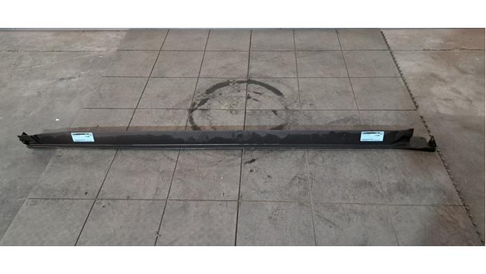 Marche-pied (list de couverture) droite BYD Dolphin