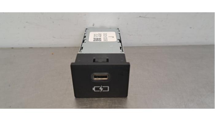 Prise USB Toyota bZ4X