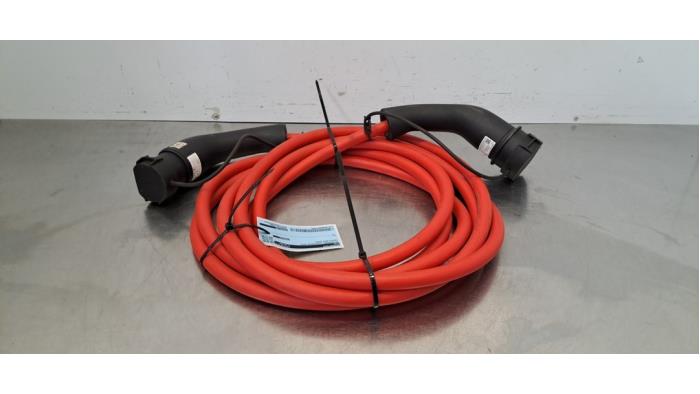 Câble de recharge électrique Toyota bZ4X