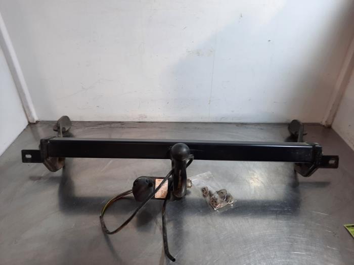 Crochet d'attelage Opel Combo