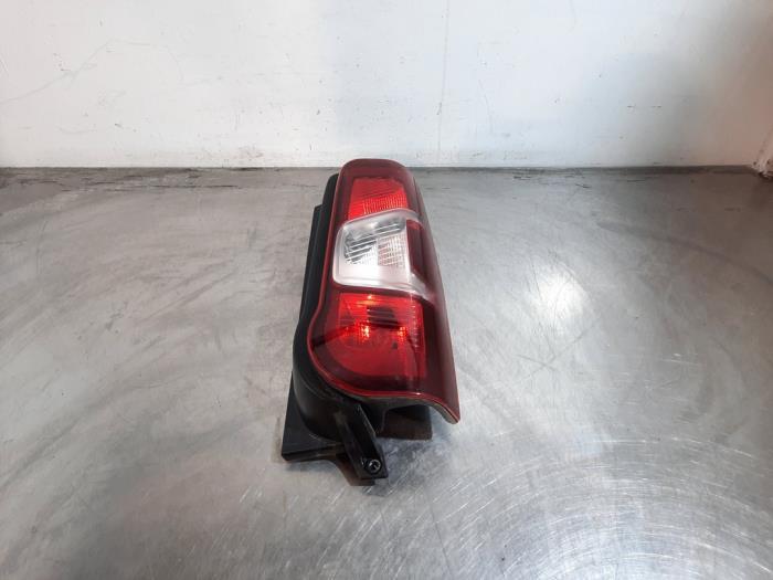 Feu arrière droit Opel Combo
