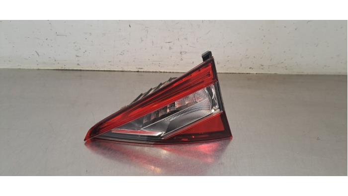 Feu arrière gauche Skoda Superb