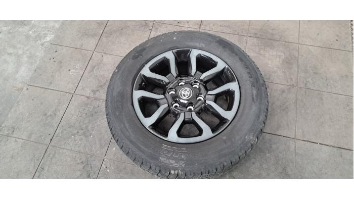 Jante + pneumatique Toyota Hilux