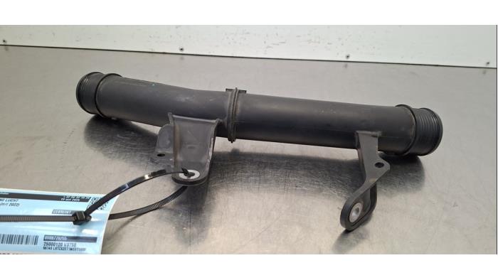 Tuyau d'aspiration air Lynk &amp; Co 01