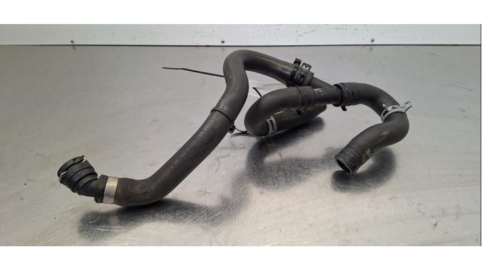 Tuyau radiateur Lynk &amp; Co 01