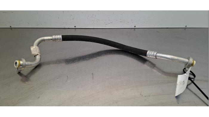 Tuyau clim Lynk &amp; Co 01