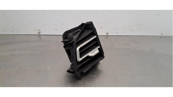 Grille aération tableau de bord Audi Q4