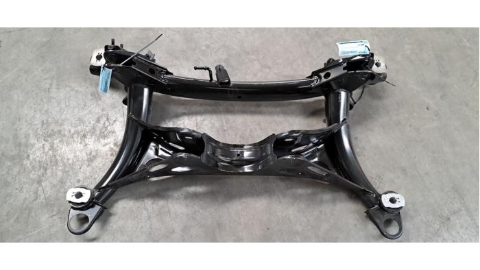 Faux châssis Lynk &amp; Co 01