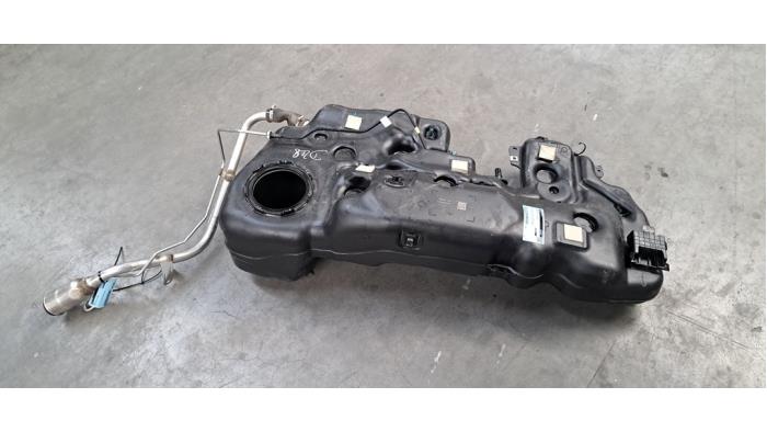 Réservoir de carburant Lynk &amp; Co 01