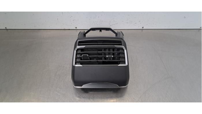 Grille d'aération arrière Lynk &amp; Co 01