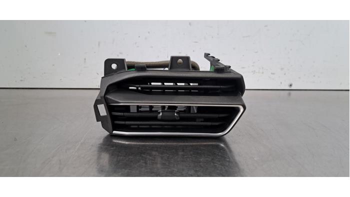 Grille aération tableau de bord Lynk &amp; Co 01