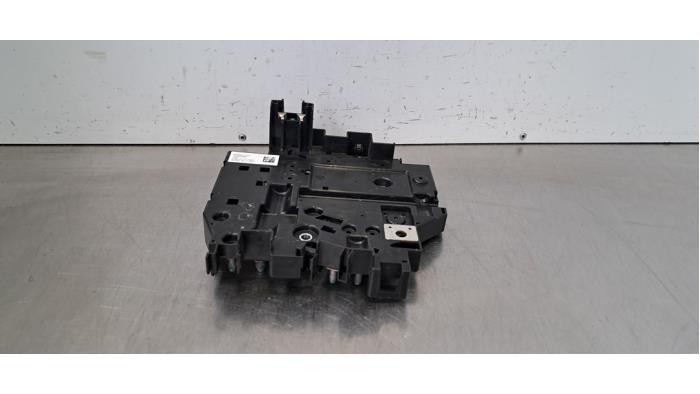 Boîte à fusibles Lynk &amp; Co 01