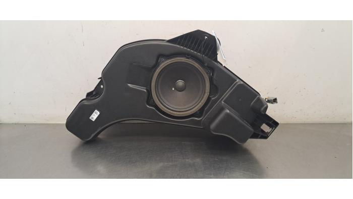 Caisson de graves Lynk &amp; Co 01