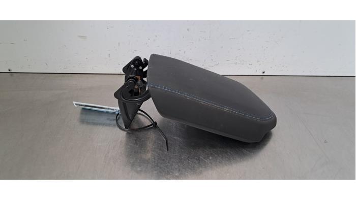 Accoudoir Lynk &amp; Co 01