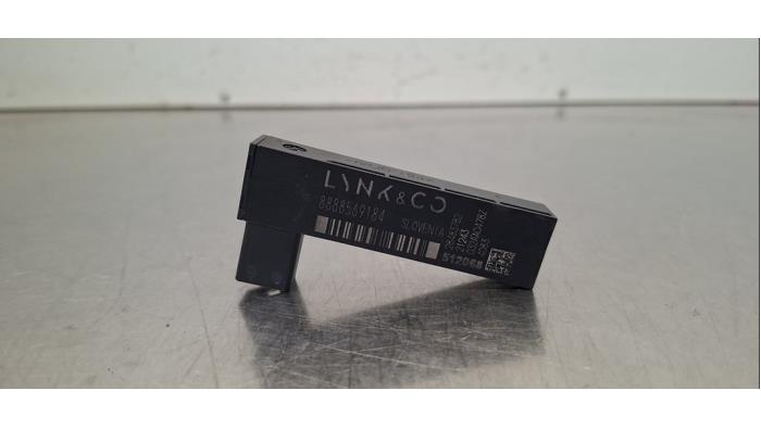 Entrée sans clé - Antenne Lynk &amp; Co 01