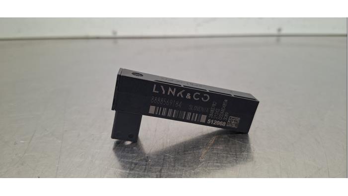 Entrée sans clé - Antenne Lynk &amp; Co 01